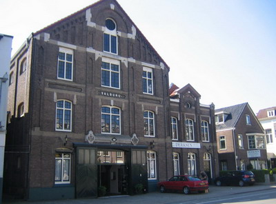 Tabakspakhuis Valburg, nu veilingbedrijf Derksen, Arnhem Amsterdamseweg 23